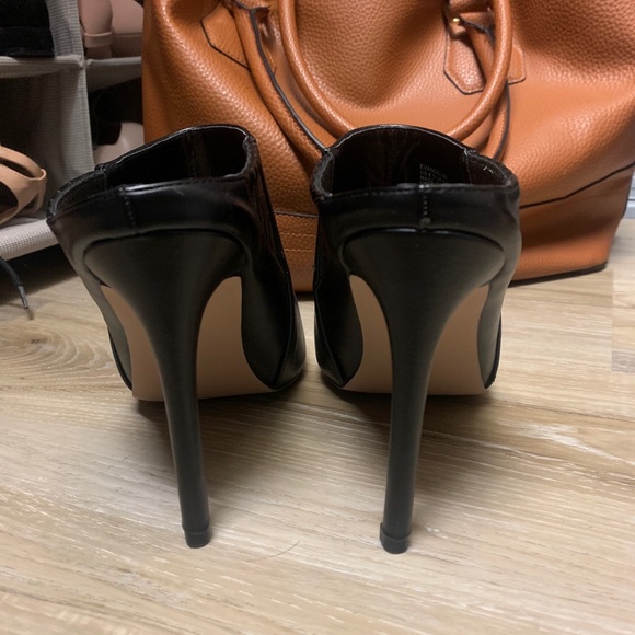 Backless Pointed Booties - Picture 3 of 3